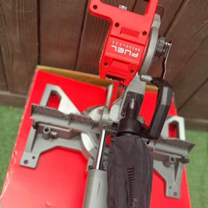 MILWAUKEE M18 FUEL 18V Lithium-Ion Brushless Cordless 7-1/4 in. Dual Bevel Sliding Compound Miter Saw (Tool-Only)