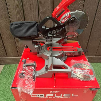 MILWAUKEE M18 FUEL 18V Lithium-Ion Brushless Cordless 7-1/4 in. Dual Bevel Sliding Compound Miter Saw (Tool-Only)