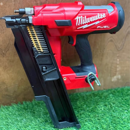 MILWAUKEE M18 FUEL 3-1/2 in. 18-Volt 21-Degree Lithium-Ion Brushless Cordless Framing Nailer (Tool-Only)