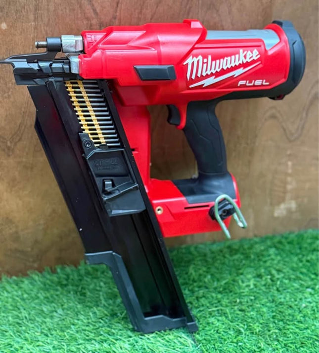 MILWAUKEE M18 FUEL 3-1/2 in. 18-Volt 21-Degree Lithium-Ion Brushless Cordless Framing Nailer (Tool-Only)