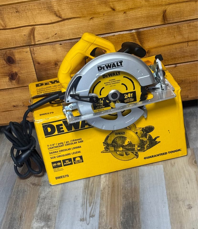 DEWALT 15 Amp Corded 7-1/4 in. Lightweight Circular Saw
