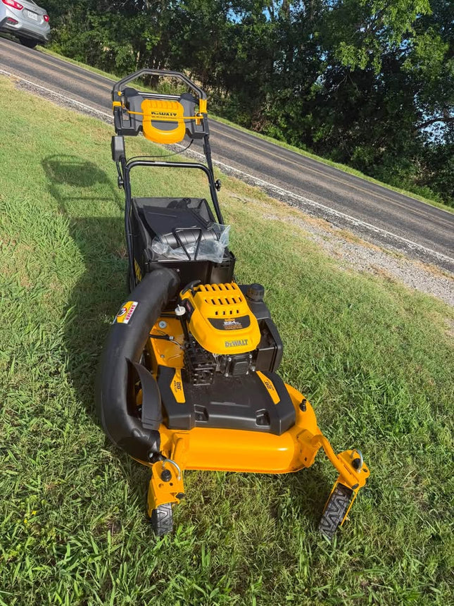 DEWALT 28 in. 224cc E-GOV Engine 3-in-1 Gas RWD Self-Propelled Lawn Mower with High Rear Wheels