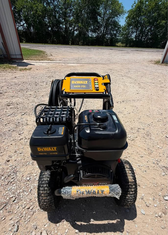 DEWALT 4400 PSI 4.0 GPM Gas Pressure Washer with 420cc Engine, Triplex Pump, Commercial Cold Water Power Washer