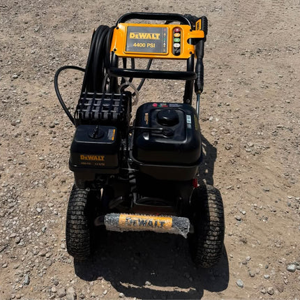 DEWALT 4400 PSI 4.0 GPM Gas Pressure Washer with 420cc Engine, Triplex Pump, Commercial Cold Water Power Washer