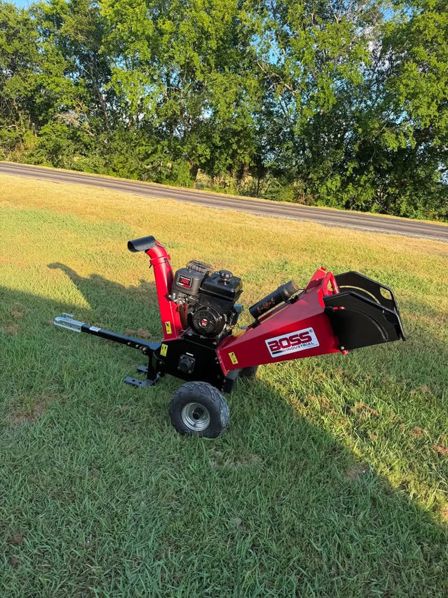 BOSS INDUSTRIAL 5 in. 14hp Briggs and Stratton Gas Powered Chipper Shredder with Dual Belt drive, Extended Axle, and Tow Hitch