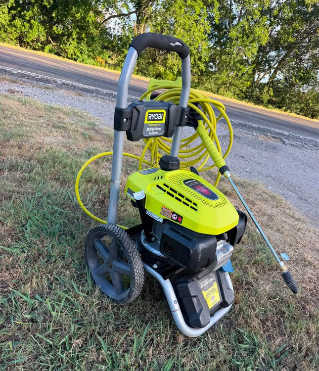 RYOBI 3300 PSI 2.4 GPM Cold Water Gas Pressure Washer with Honda power