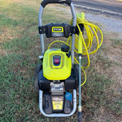 RYOBI 3300 PSI 2.4 GPM Cold Water Gas Pressure Washer with Honda power