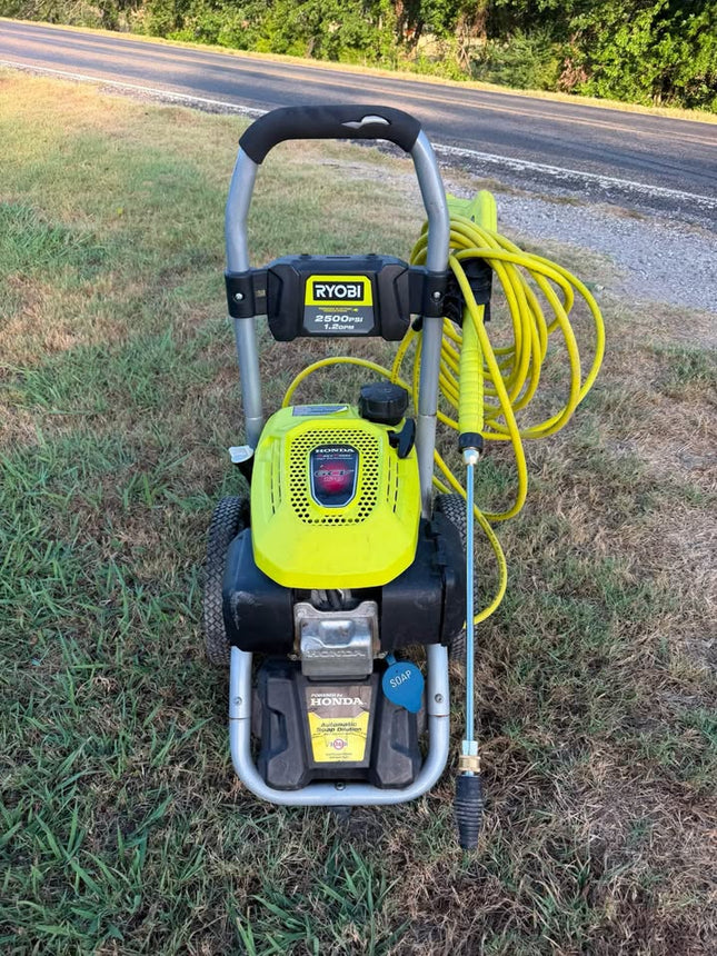 RYOBI 3300 PSI 2.4 GPM Cold Water Gas Pressure Washer with Honda power