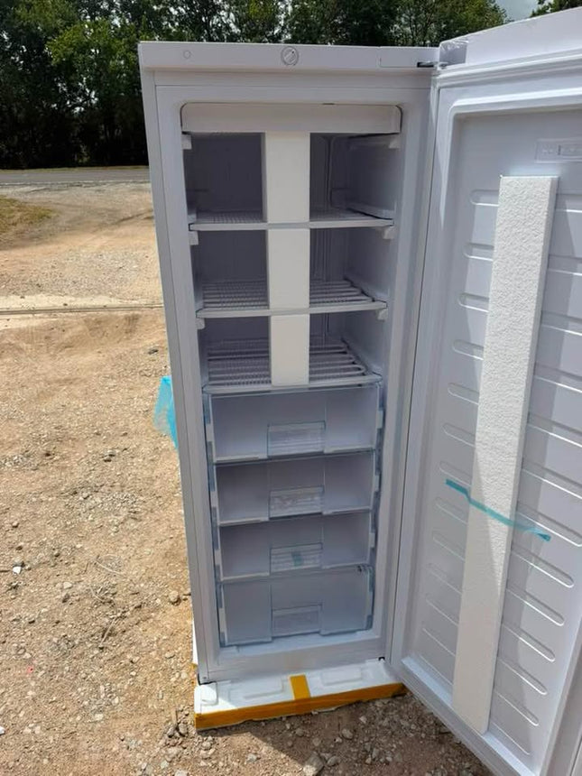HAMILTON BEACH 11 Cu Ft Upright Freezer in White